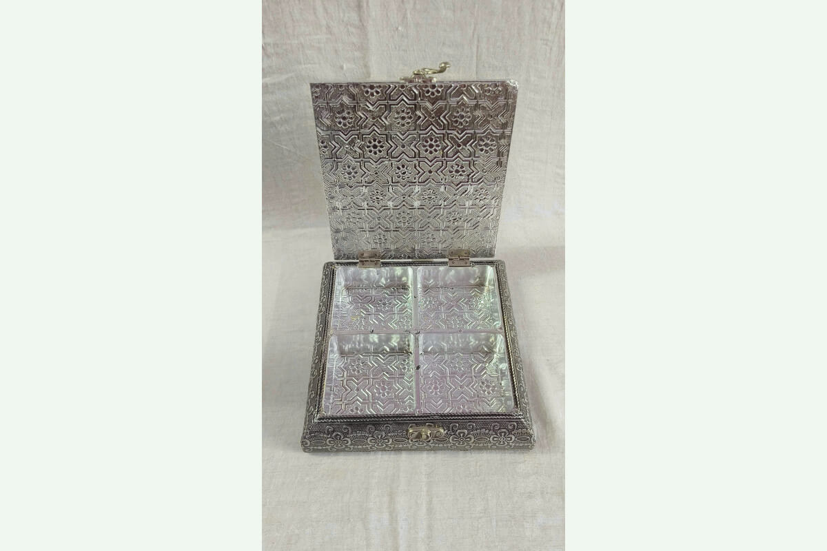 Silver Oxidised Dry Fruit Box